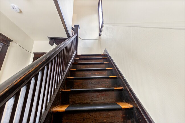 Building Photo - 123 Adams St