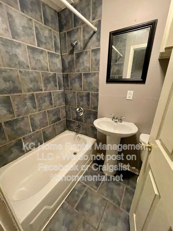 Building Photo - 1108 W 41st Terrace