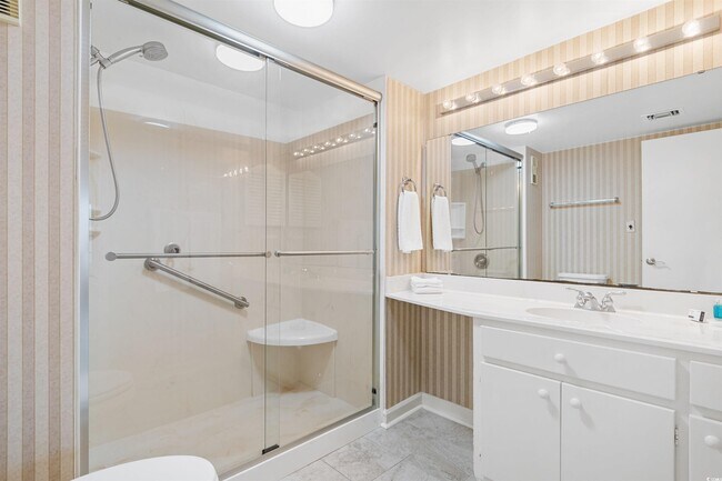 Building Photo - 1086 N Ocean Blvd