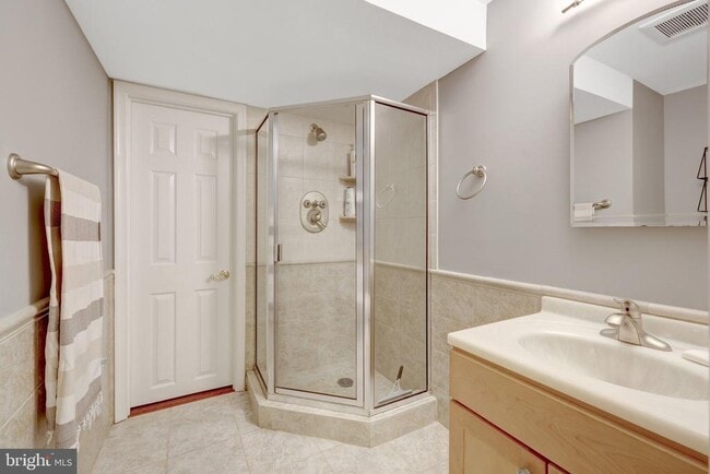 Building Photo - 2230 Carmichael Dr