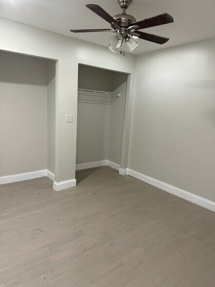 Building Photo - 2633 E Monmouth St