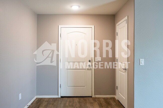 Building Photo - Very Nice Home in a Great Location