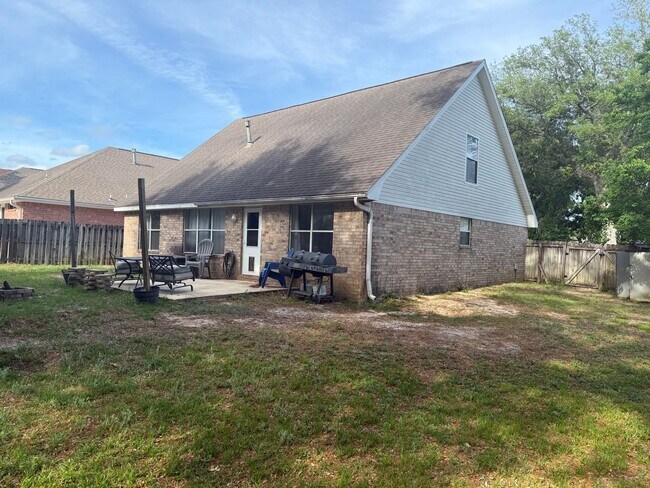 Building Photo - 4 Bedroom in Bluewater Bay (Professional Pictures Coming Soon!)
