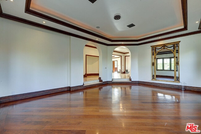 Building Photo - 209 S Anita Ave