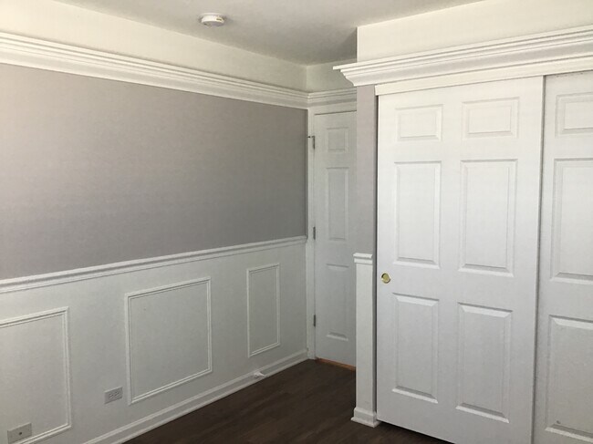 Building Photo - 1559 Parkside Dr