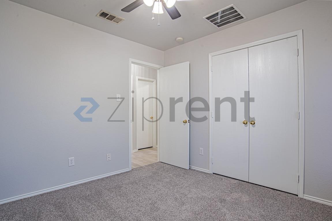 Building Photo - Unit