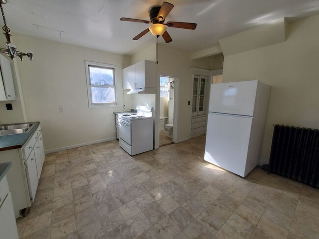 Building Photo - 1314 11th St