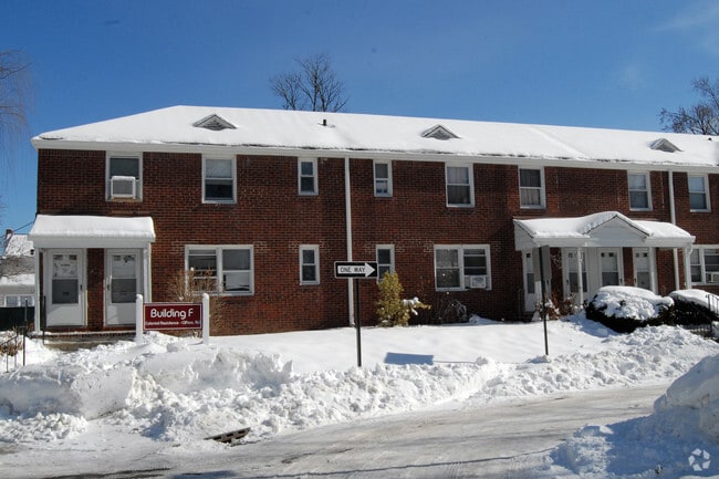 Building Photo - Colonial Residence