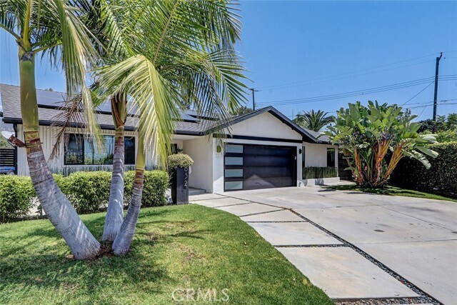 Building Photo - 832 N Oceanbluff Ave