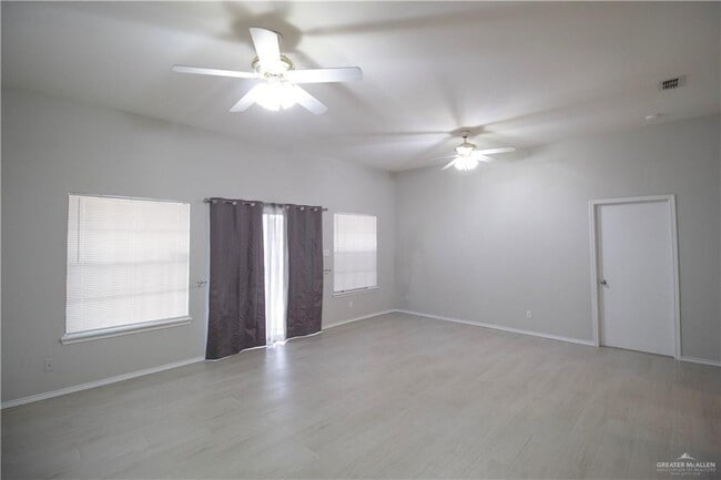 Building Photo - 16 E Martin Ave