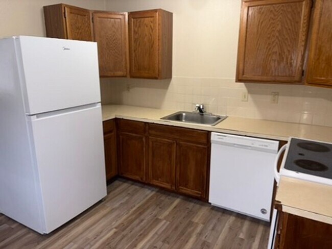 Building Photo - MP149 - 1014-1016 E Crown Ave