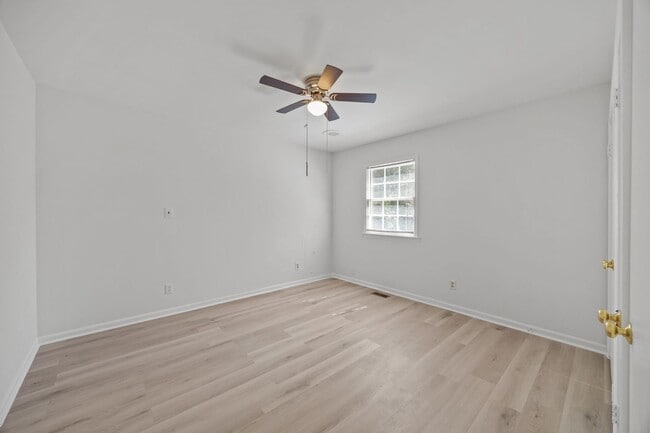 Building Photo - Updated Ranch in North Raleigh, New Floors and Paint, Rear Deck, Pet Friendly!