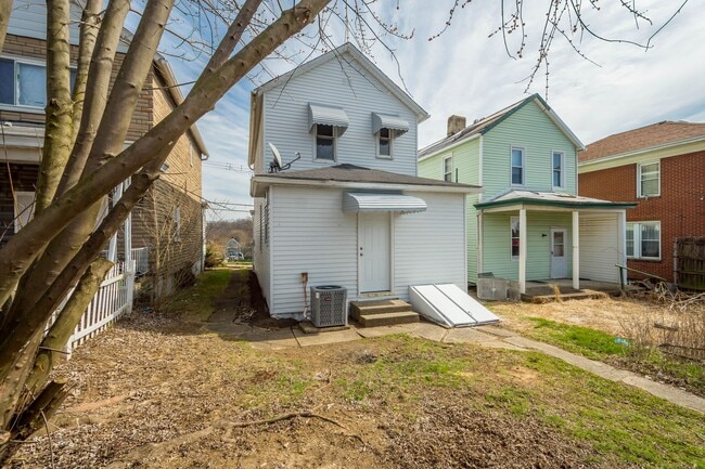 Building Photo - Cozy 2 bedroom home in Myer Park available...