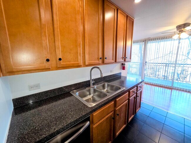 Building Photo - 5950 Oakwood Dr