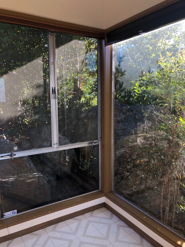 Building Photo - Lovely 3/2 home in the hills of El Cerrito with breathtaking views of the bay!