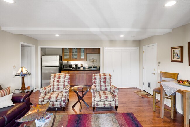 Building Photo - 3035 Ribera Rd