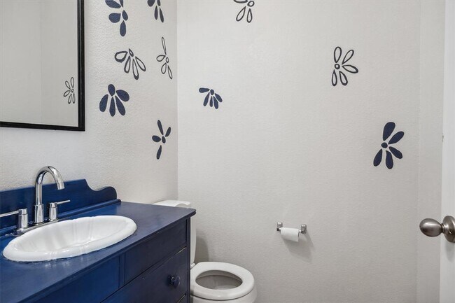 Building Photo - 925 Yellow Ribbon Trl