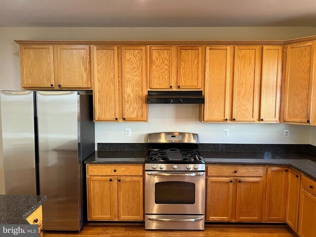 Building Photo - 8818 Royal Doulton Ln
