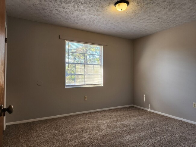 Building Photo - Two bedroom apartment near East 52nd and Myers Middle School