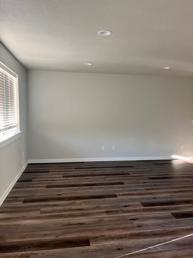 Building Photo - New Construction Medford/Central Point Area - Close to all Everything !