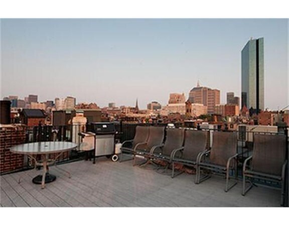 Building Photo - 232 Beacon St