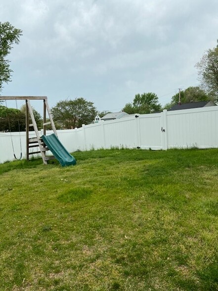 Building Photo - 600 Marlboro Rd