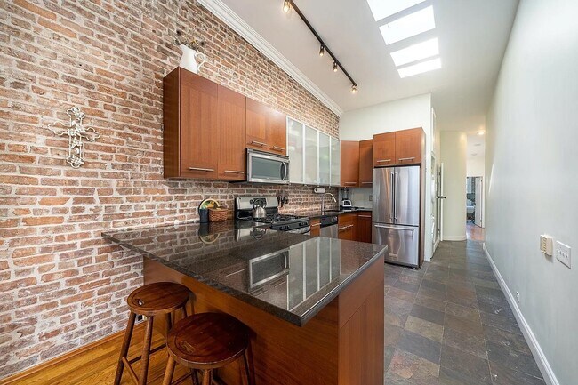 Building Photo - 68 Park Ave
