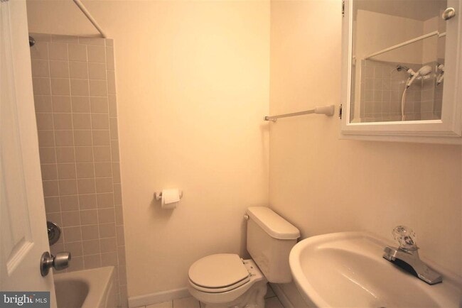 Building Photo - 92 Harvard Cir