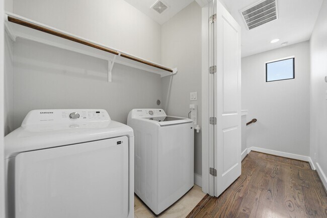 Building Photo - 1814 Thompson St