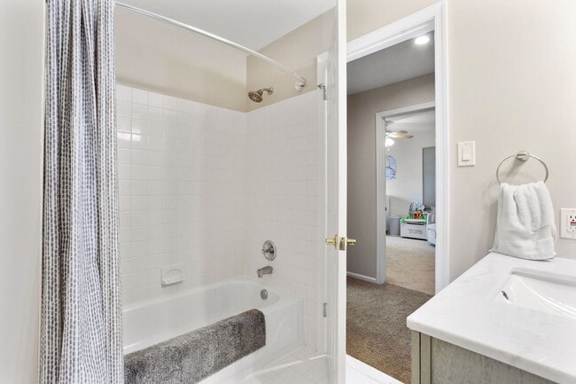 Building Photo - 3 Bd / 2.5 Bth Council Rock Townhome