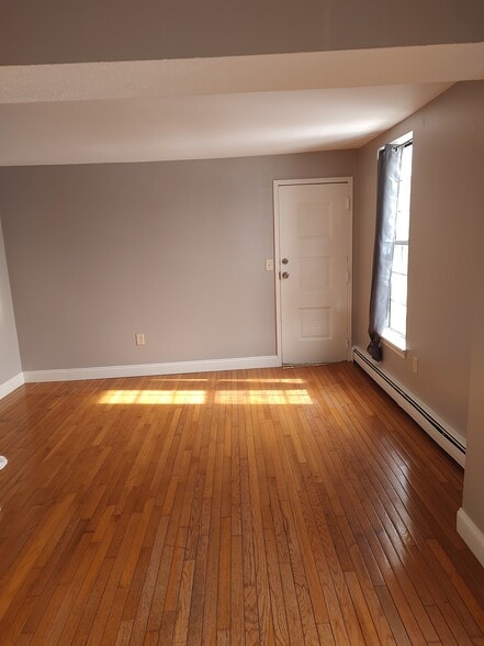 Living Room - 121 Huyshope Ave