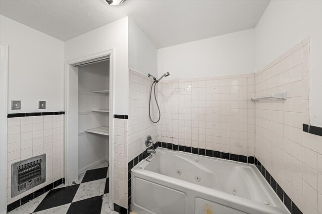 Building Photo - 6929 Mackin Ln