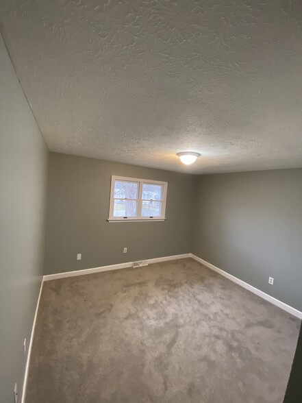ROOM2 WITH CLOSET - 749 Howell St
