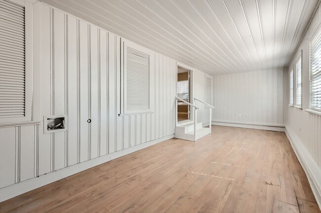 Building Photo - 224 E Boyd St