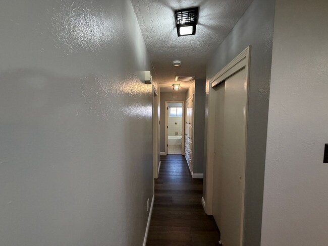 Building Photo - 3 Bedroom Single Story Home Available Near Louisiana Blvd NE & Candelaria Rd NE!