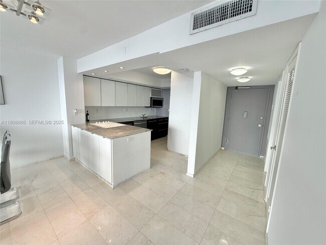 Building Photo - 18071 Biscayne Blvd