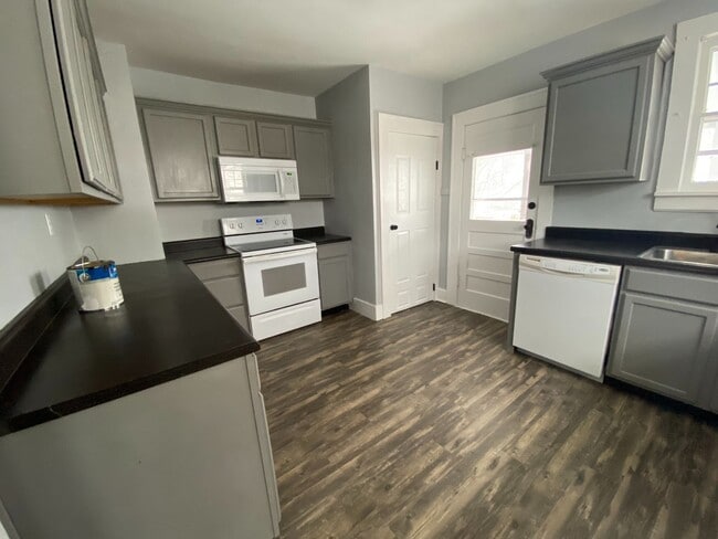 Building Photo - COLLEGE PRE-LEASING