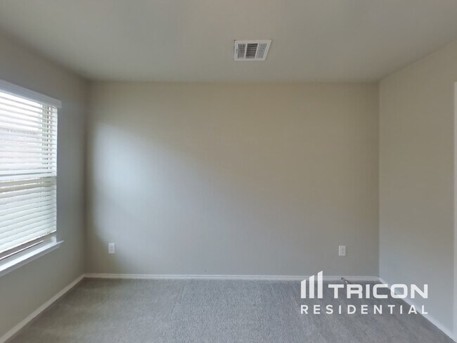 Building Photo - 2321 Triston St