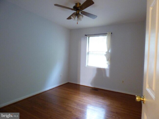 Building Photo - 6634 Westbury Oaks Ct