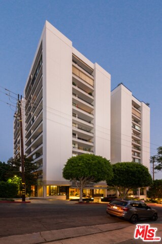 Building Photo - 1100 Alta Loma Rd