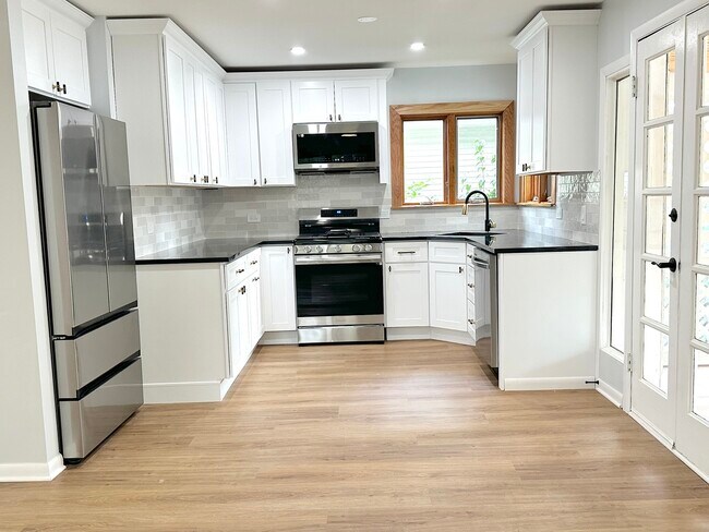 Building Photo - 1007 Pine St