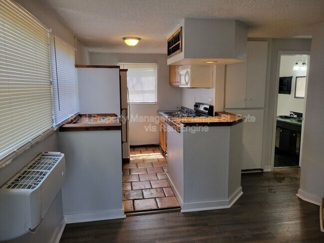 Building Photo - 643 Wisteria Ct