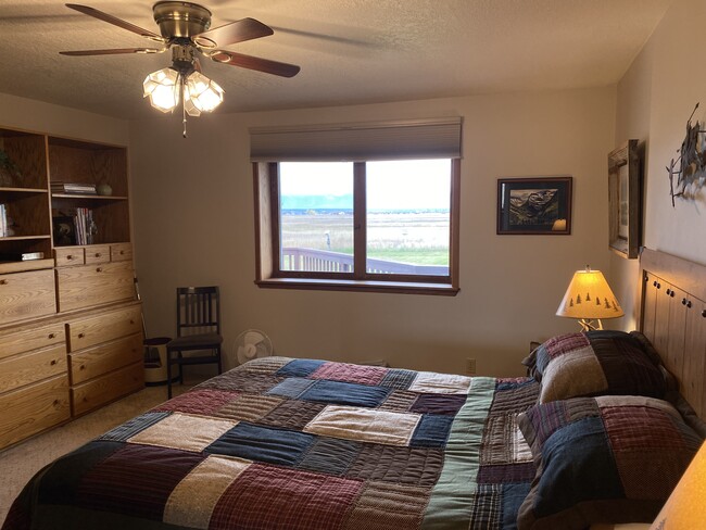 Building Photo - 391 N Somers Rd