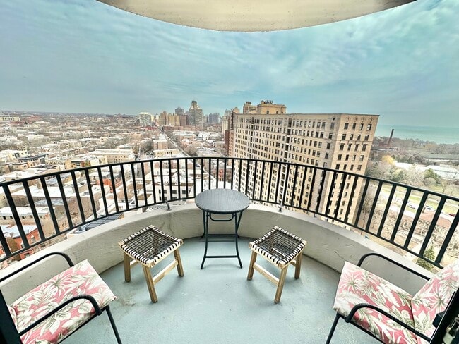 Building Photo - 2020 N Lincoln Park W