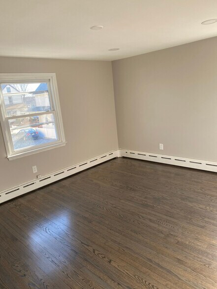 Building Photo - 723 Bordentown Ave