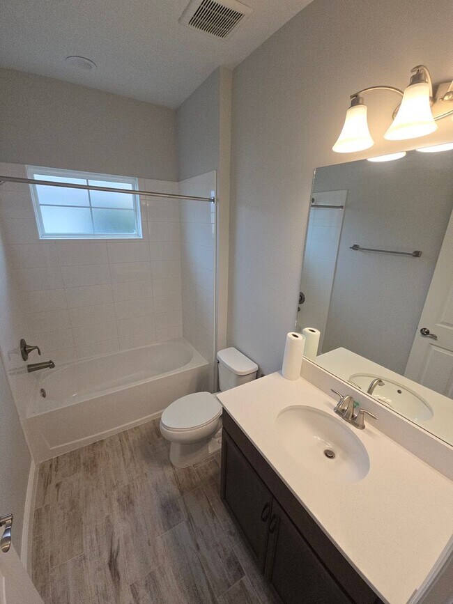 Building Photo - 3/2 Home in Lithia ****MOVE-IN SPECIAL, $500 OFF 2ND MONTHS RENT!!****