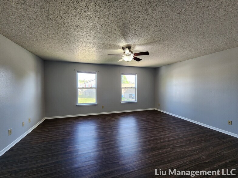 Building Photo - 10345 Carrington Way