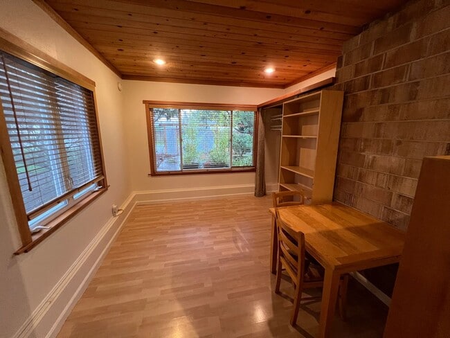 Building Photo - 15459 Bonney Ln Blvd