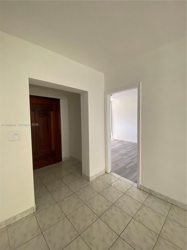 Building Photo - 1101 Bay Dr