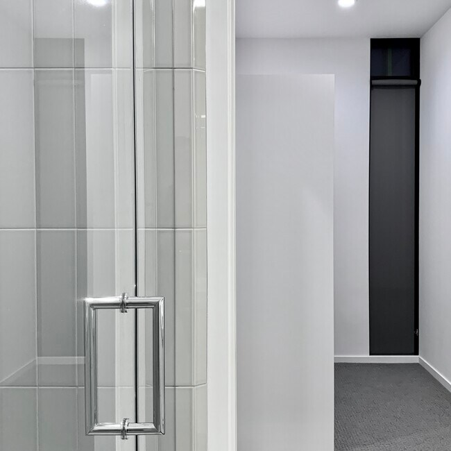 Shower - 3425 2nd Ave